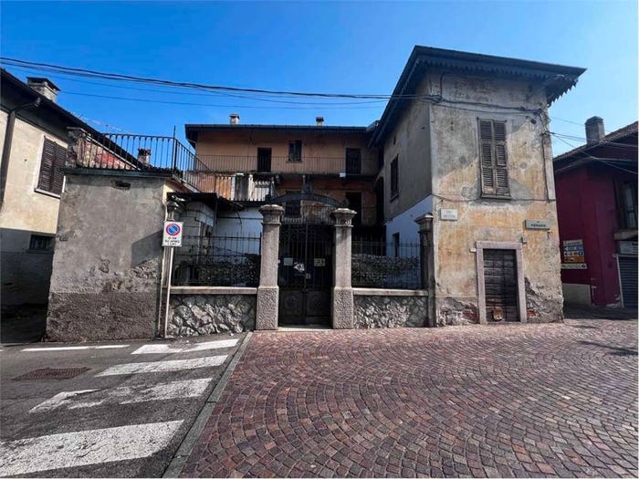 Casa con 6 locali in vendita in Via Valcuvia, Brenta