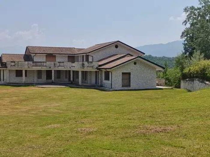 Casa con 6 locali in vendita in Casalvieri