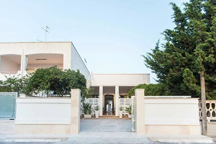 Appartamento con 8 locali in vendita in Via Seclì, Porto Cesareo