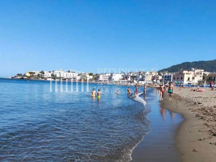 Casa con 6 locali in vendita in Via Battistessa, Centro, Ischia