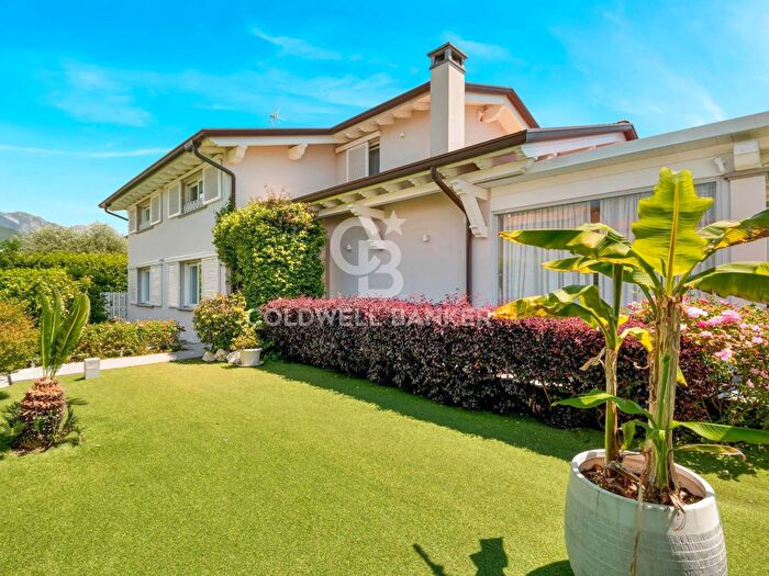 Casa con 7 locali in vendita in della Resistenza, Forte Dei Marmi