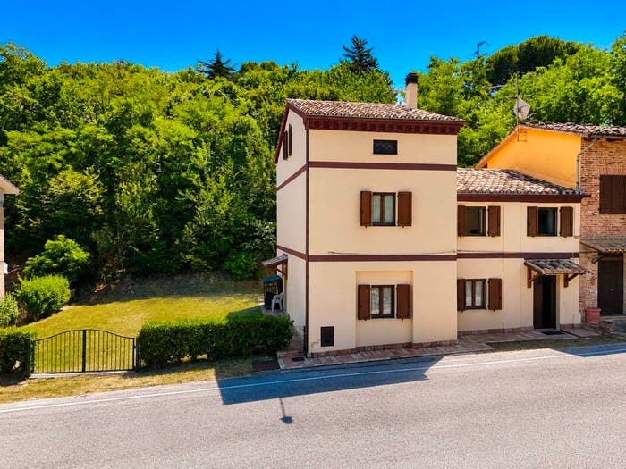 Casa con 6 locali in vendita in Strada Provinciale San Liberato, Sarnano