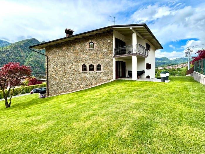 Casa con 6 locali in vendita in Via Giuseppe Verdi, Centro, Parre