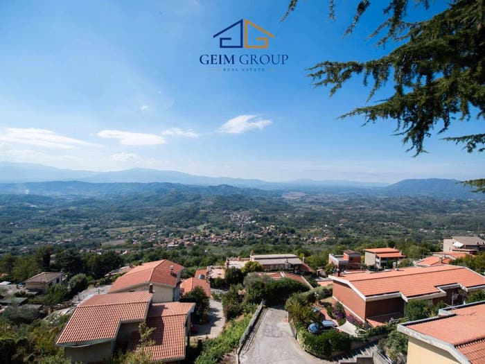 Casa con 6 locali in vendita in Via Alcide De Gasperi, Centro, Serrone
