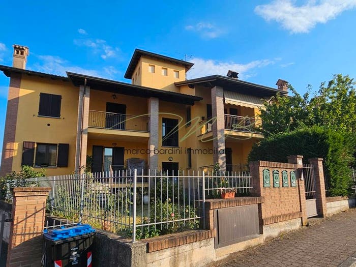 Appartamento trilocale in vendita in Via Giacomo Leopardi, Varano de' Melegari