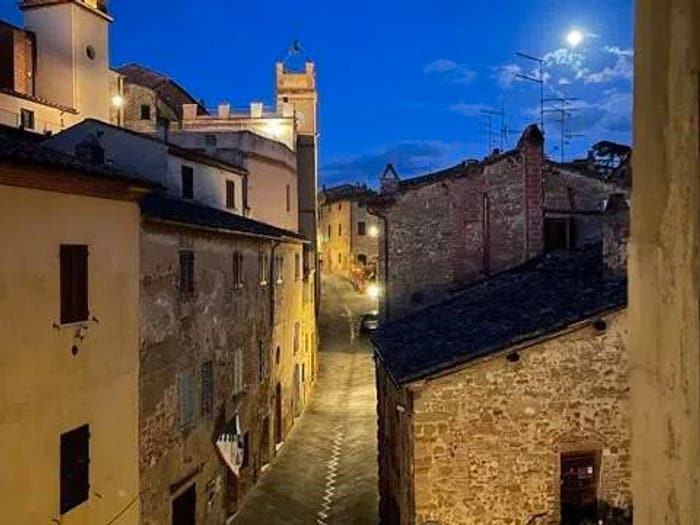Casa con 6 locali in vendita in Viale Umberto I SNC, Foiano della Chiana