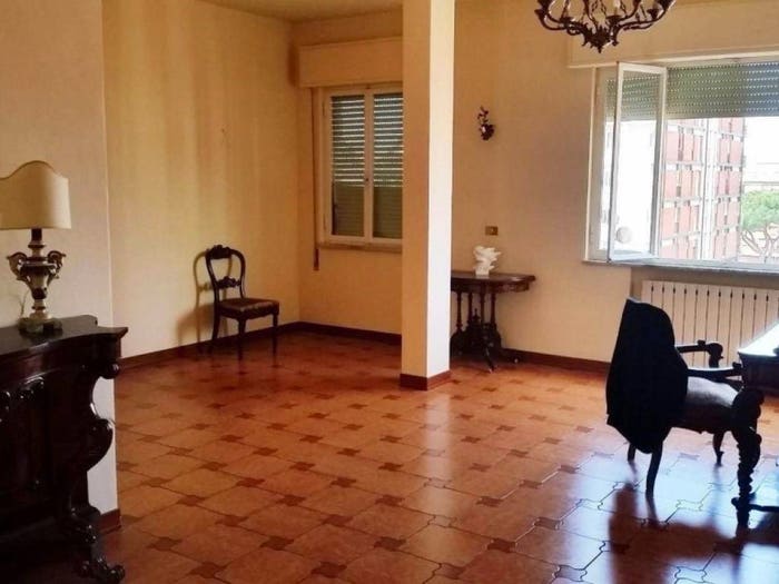 Appartamento con 6 locali in vendita in Centro, Massa