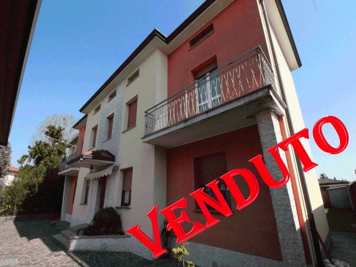 Casa con 6 locali in vendita in Via Papa Giovanni, Madone