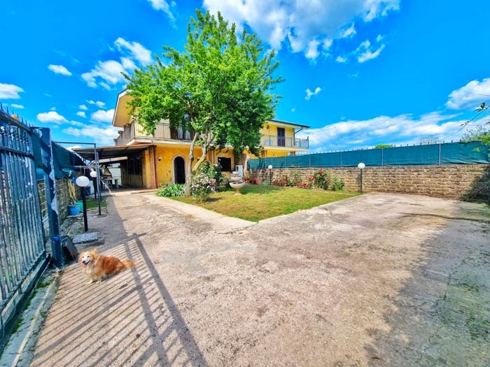 Casa quadrilocale in vendita in Via Circonvallazione Valli, Centro, Artena