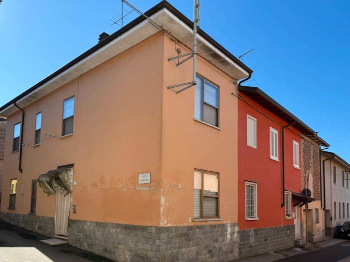Casa quadrilocale in vendita in Vicolo Tamburini, Centro, Codevilla