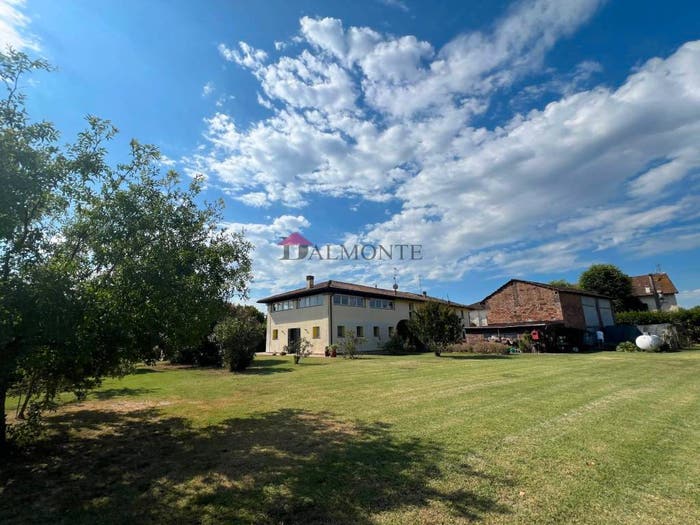 Casa con 6 locali in vendita in Via Dugliolo, Budrio
