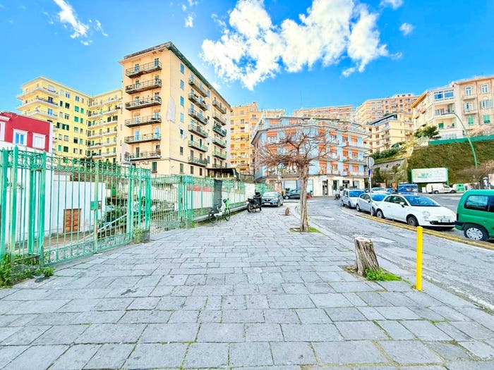 Appartamento bilocale in vendita in Via Girolamo Santacroce, Vomero, Napoli