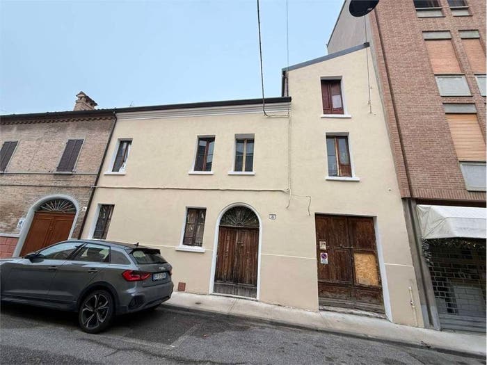 Casa con 6 locali in vendita in Via Lucchesi, Centro Storico, Ferrara