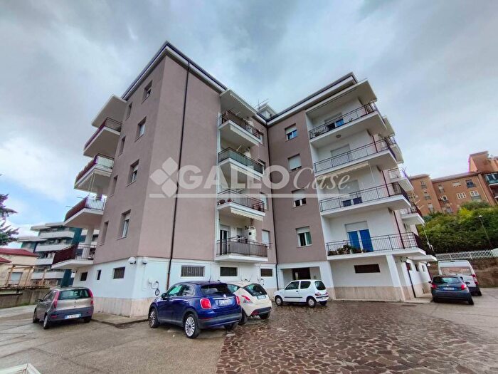 Appartamento quadrilocale in vendita in Via Fratelli Cervi, Stadio Città, Cosenza