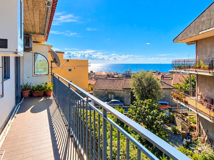 Appartamento trilocale in vendita in Via Trieste, Ficarazzi Gallinaro, Aci Castello
