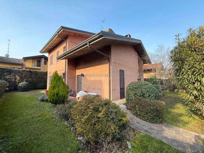 Casa con 5 locali in vendita in Via Bernina, Centro, Camparada