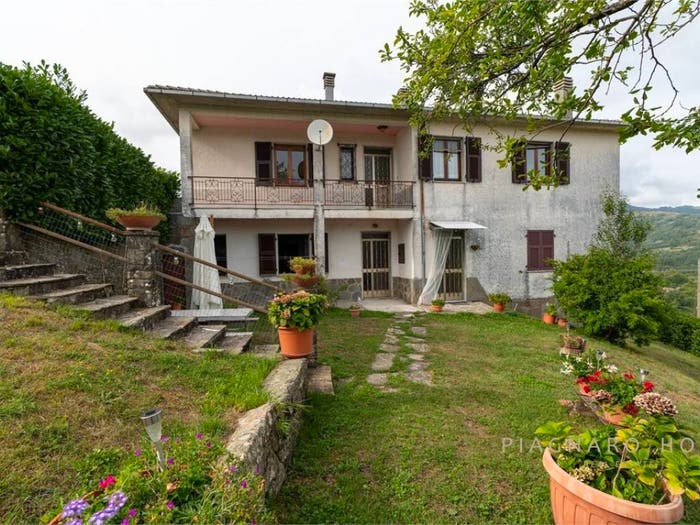 Casa con 6 locali in vendita in Zeri