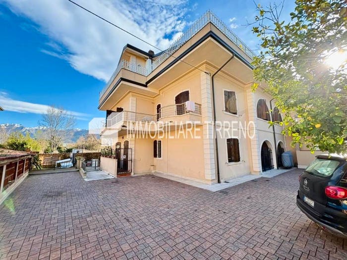 Casa trilocale in vendita in Via Pandolfino, Marina di Massa Centro, Massa