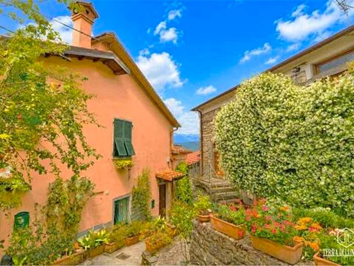 Casa con 6 locali in vendita in Via Roma SNC, Mulazzo