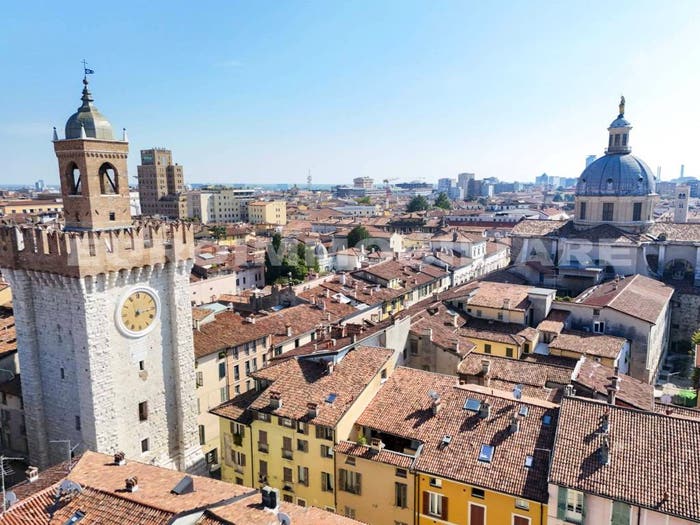 Appartamento con 5 locali in vendita in Corso Giuseppe Garibaldi, Loggia Garibaldi, Brescia
