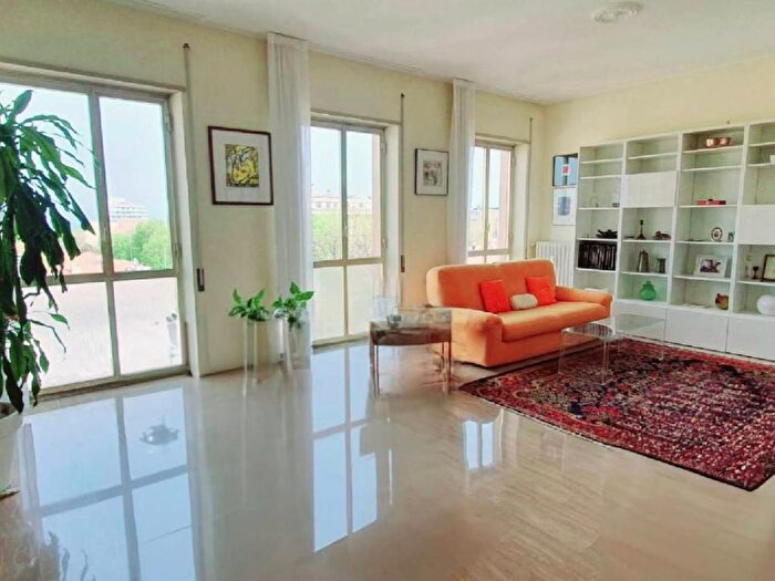 Appartamento quadrilocale in vendita in Viale Guido Postumo, Centro Mare, Pesaro
