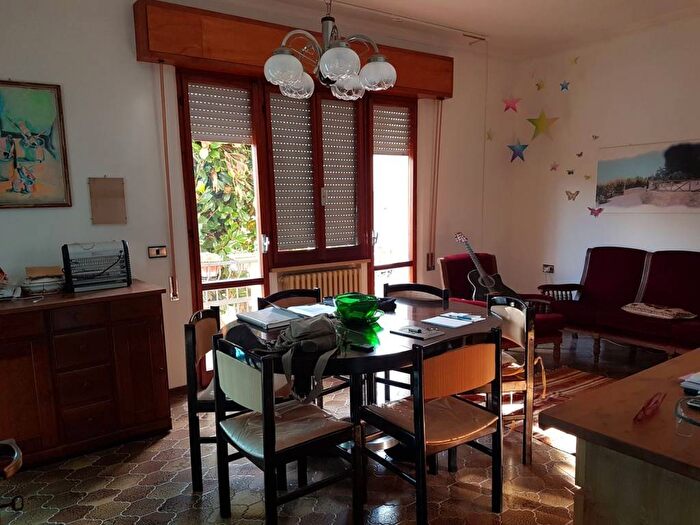 Casa con 6 locali in vendita in Cuccurano Carrara, Fano