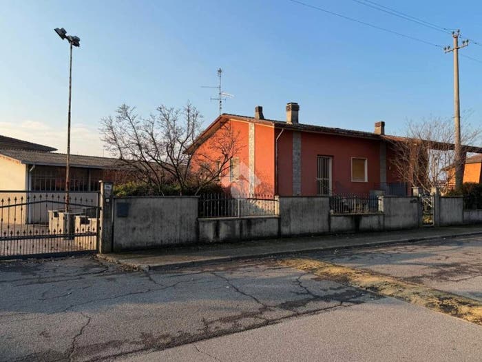 Casa monolocale in vendita in Via Striaga, Centro, Leno