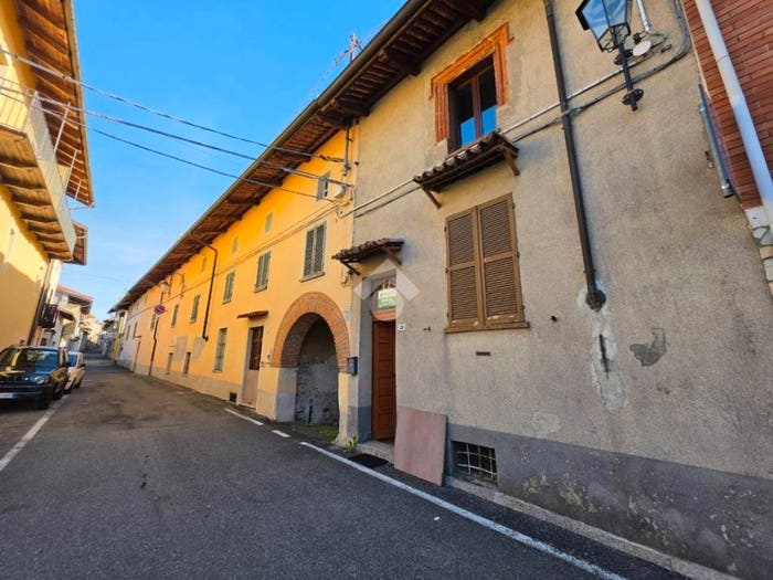Casa quadrilocale in vendita in Via Roma, Centro, Magnano