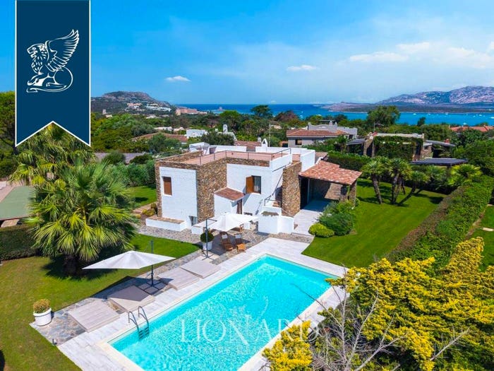 Casa con 6 locali in vendita in Stintino