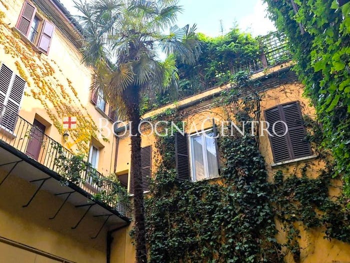 Appartamento trilocale in vendita in STRADA MAGGIORE, Centro Storico, Bologna