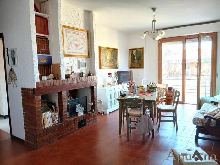 Appartamento con 5 locali in vendita in Via Marina Vecchia, Centro, Massa