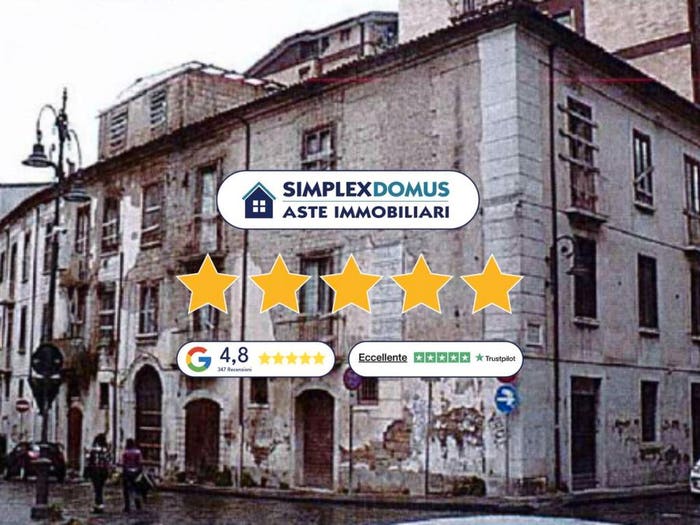 Appartamento con 6 locali in vendita in Via Santissima Trinità, Centro Storico, Avellino