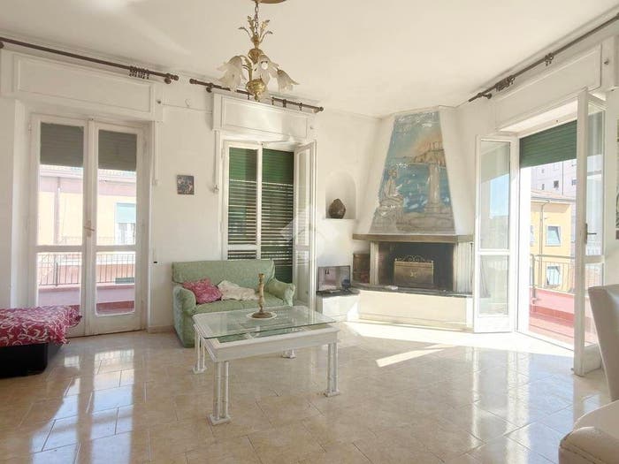 Appartamento con 6 locali in vendita in Ruga Alfio Maggiani, Marina di Carrara, Carrara