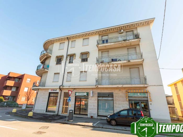 Appartamento trilocale in vendita in Via Felice Cavallotti, Centro, Casalpusterlengo