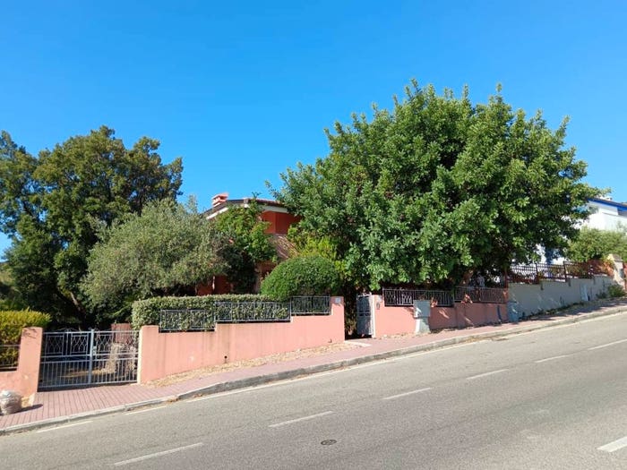 Casa con 6 locali in vendita in Via Renzo Laconi, Cala Gonone, Dorgali