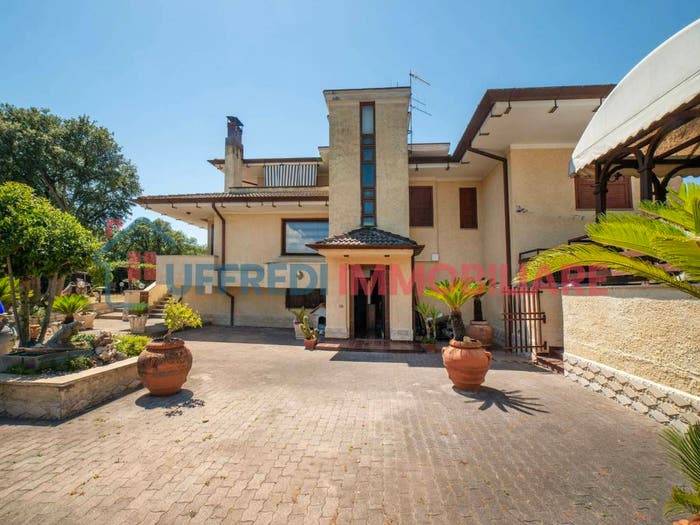 Casa con 6 locali in vendita in Via delle Querce, Cisterna di Latina