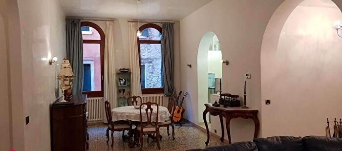 Appartamento quadrilocale in vendita in Campo Santa Maria Formosa, Venezia