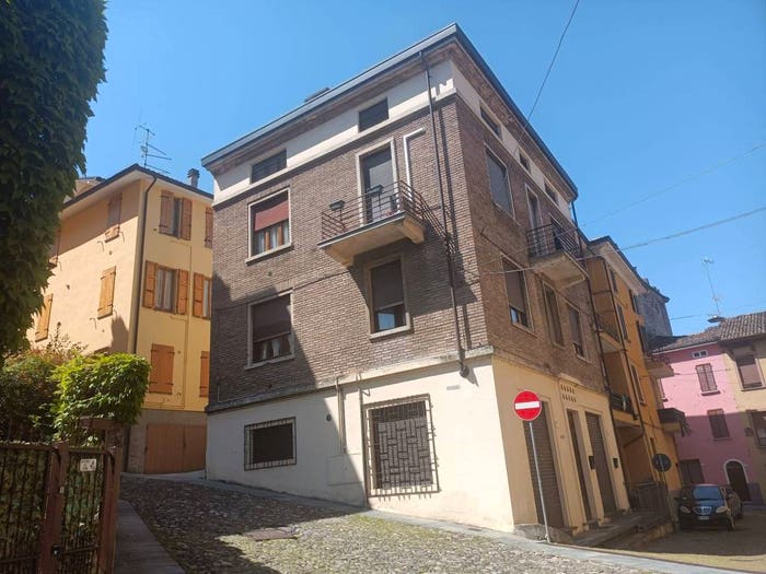 Appartamento con 6 locali in vendita in Via Vittorio Bottego, Centro, Fornovo di Taro