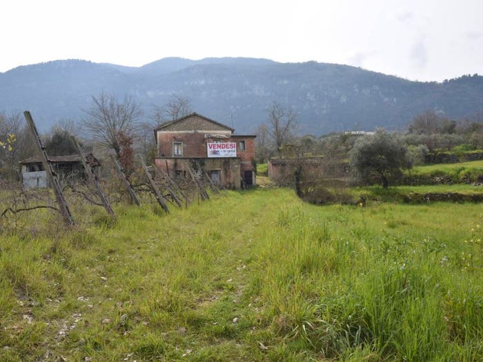 Casa quadrilocale in vendita in Via Calambre, Monticelli, Esperia