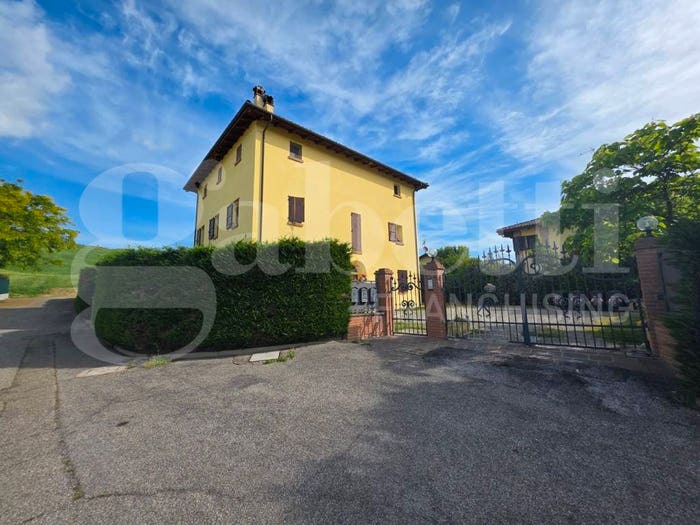 Appartamento quadrilocale in vendita in Via Lavino, Monte San Pietro