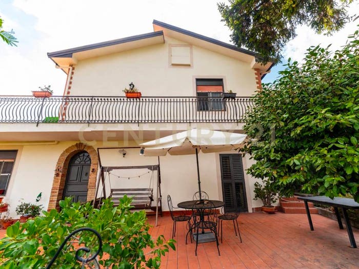 Casa con 6 locali in vendita in Nicolosi