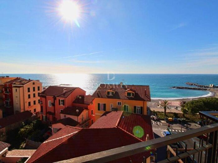 Casa trilocale in vendita in Via Cesare Battisti, Ospedaletti