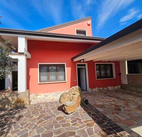 Casa quadrilocale in vendita in Lagosanto, Centro