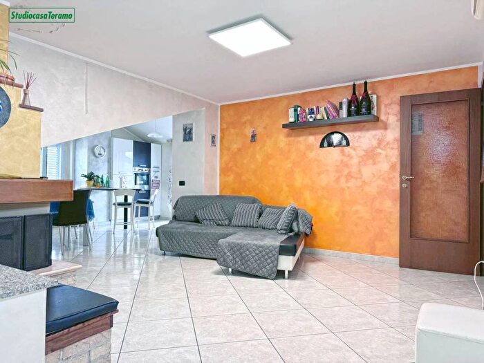 Appartamento quadrilocale in vendita in Via Luigi Coppa Zuccari, Centro, Teramo