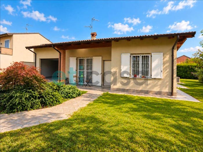Casa quadrilocale in vendita in Via Roma Castelgerundo, Castelgerundo