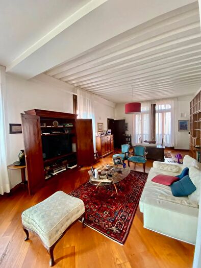 Appartamento con 8 locali in vendita in Venezia