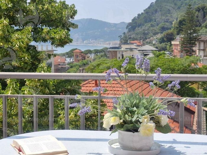 Appartamento quadrilocale in vendita in Via Leondardo da Vinci, Via Roma Borgo Barusso, Alassio