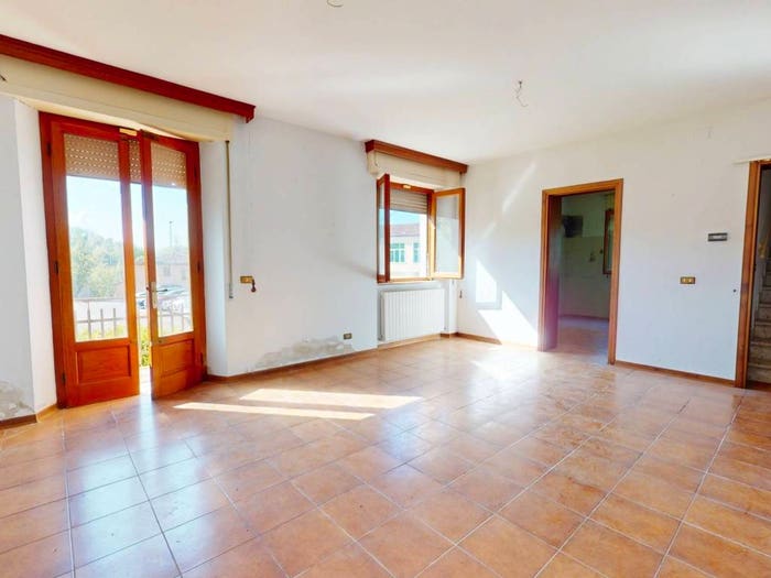 Casa con 6 locali in vendita in Viale Cesare Biondi, Centro, Barga