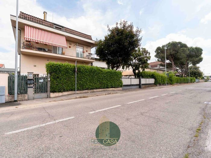 Casa trilocale in vendita in Via Liguria, Pogliano Milanese