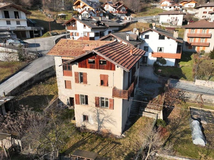Casa con 6 locali in vendita in Pelugo
